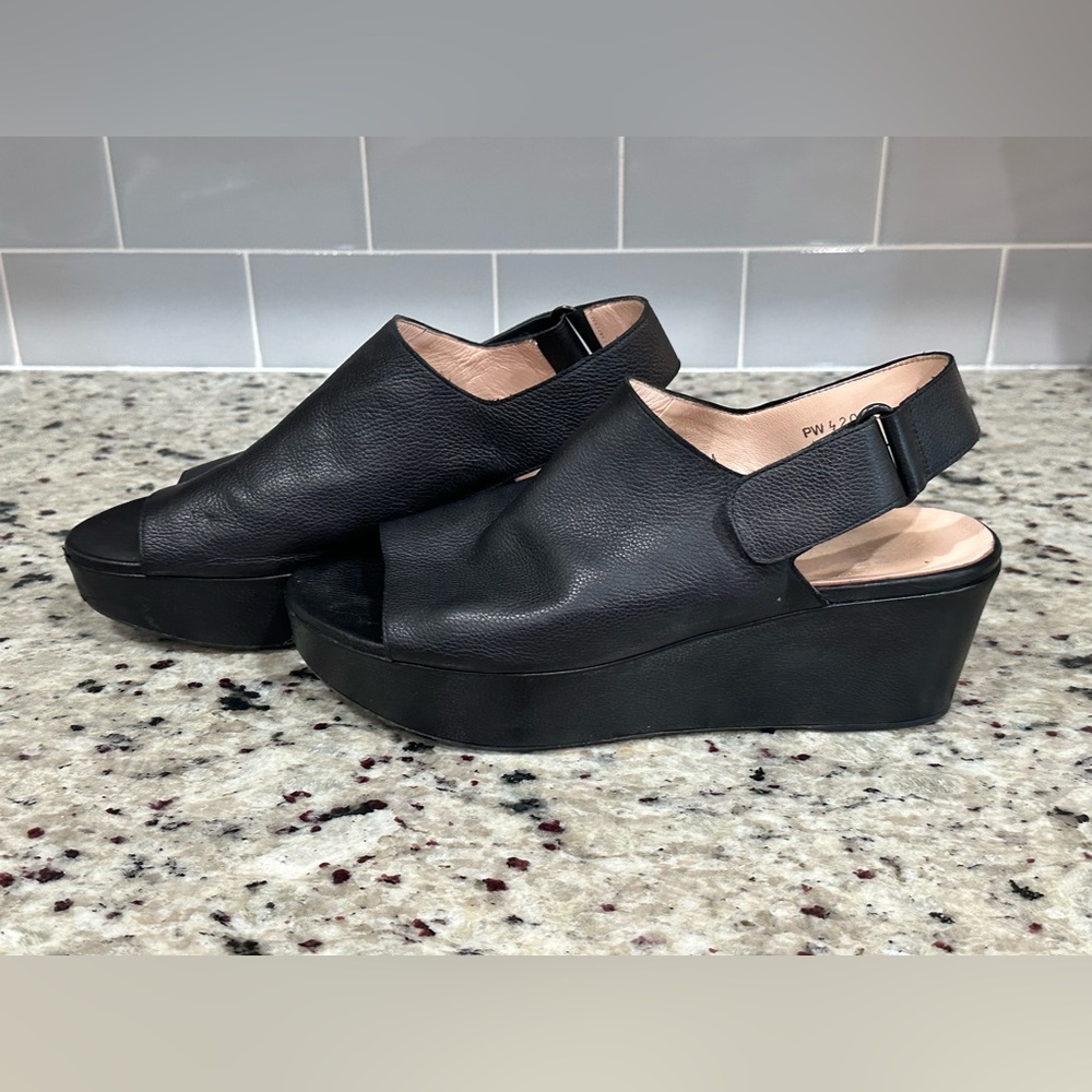Stuart Weitzman Offset Women’s Peep Toe Black Leather Wedge Sandal 8.5 - Picture 2 of 8
